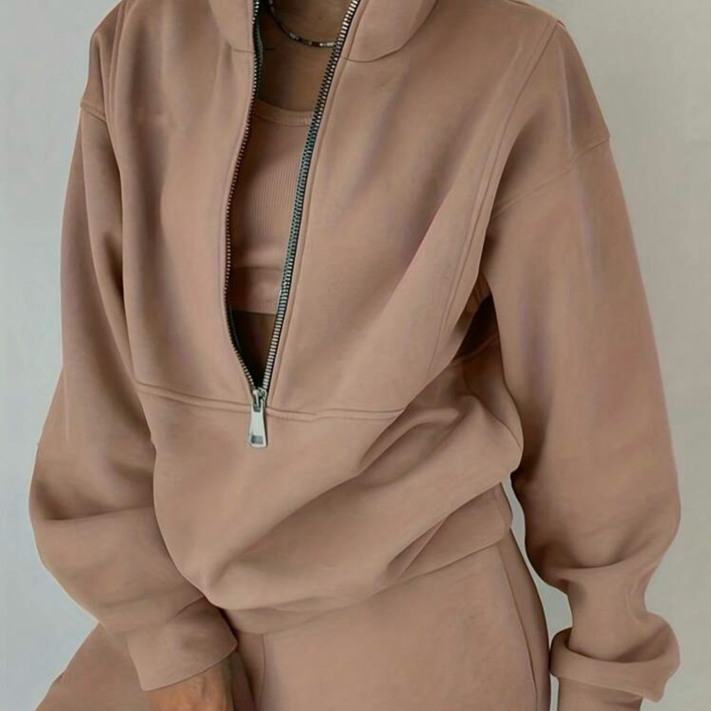 Sweatshirt & Jogger Sweatpants